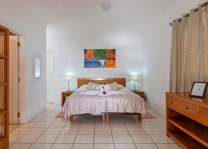The Beach House Beau Vallon (Mahe)